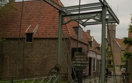 Pittoreske ophaalbrug in het Zuiderzeemuseum.