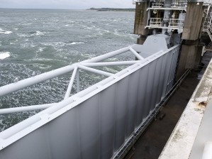 Oosterscheldekering (25) Schuif gereed (1)