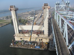 Installatie van de nieuwe Botlekbrug